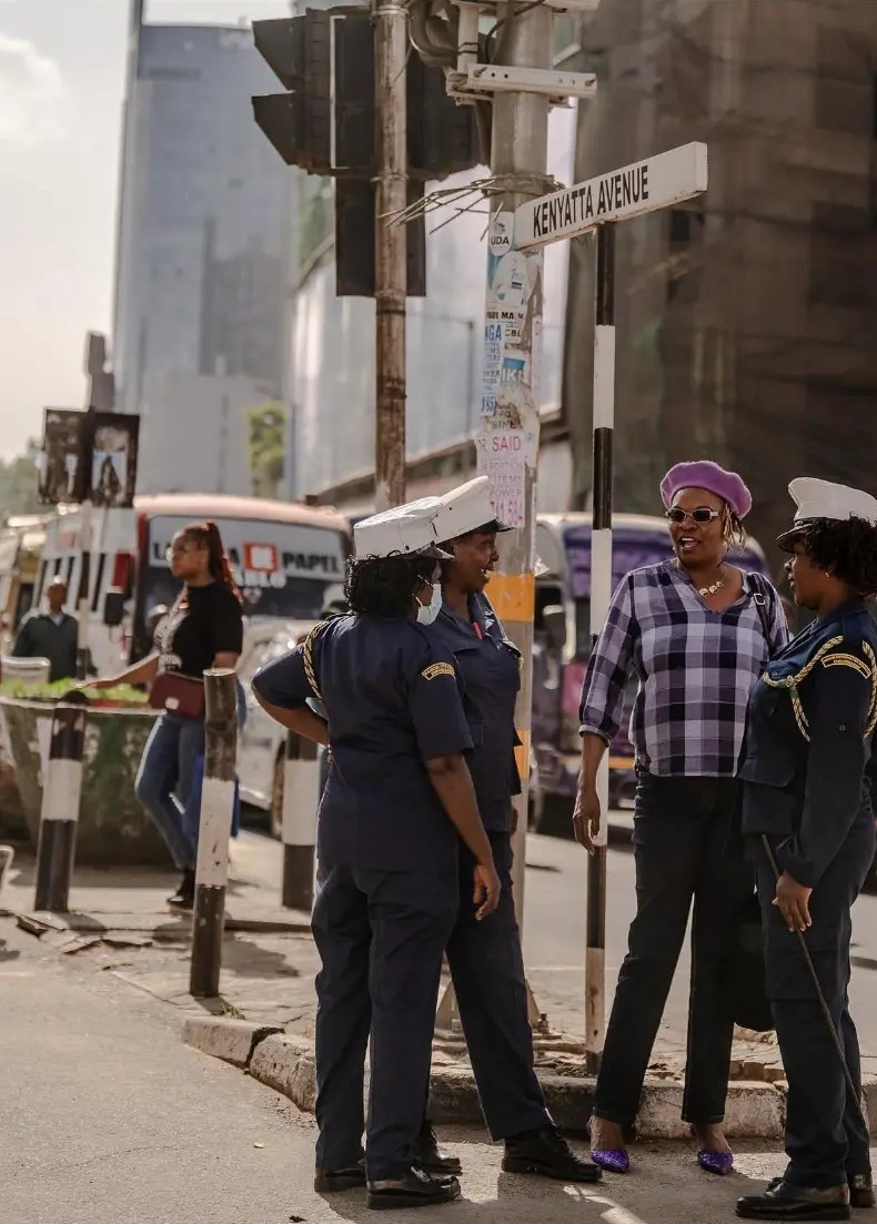 Traffic officers talking with a woman on the corner of Kenyatta Avenue in Nairobi, Kenya